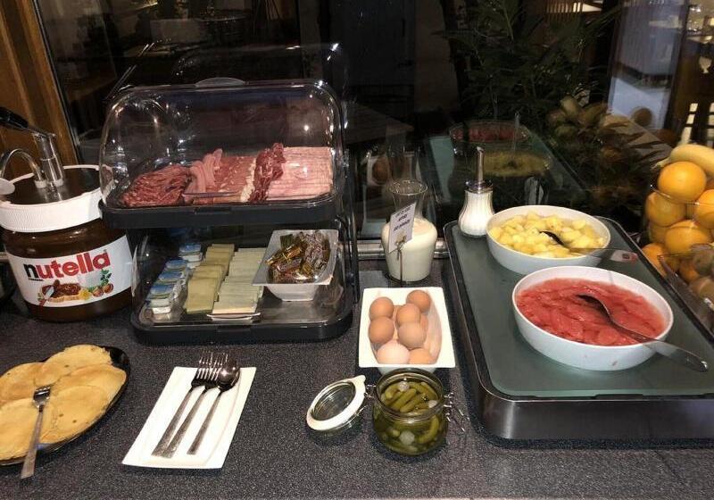 Отель Enzo Hôtels   St Eloy Metz Amneville By Kyriad Direct