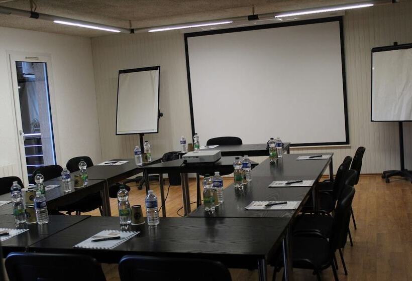 Отель Enzo Hôtels   St Eloy Metz Amneville By Kyriad Direct