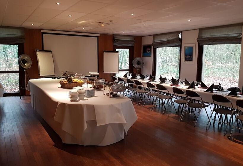 Отель Enzo Hôtels   St Eloy Metz Amneville By Kyriad Direct