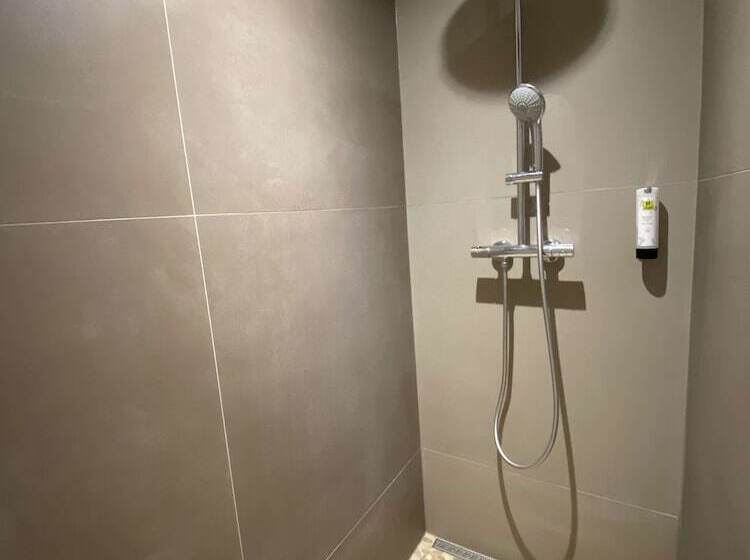 Отель Enzo Hôtels   St Eloy Metz Amneville By Kyriad Direct