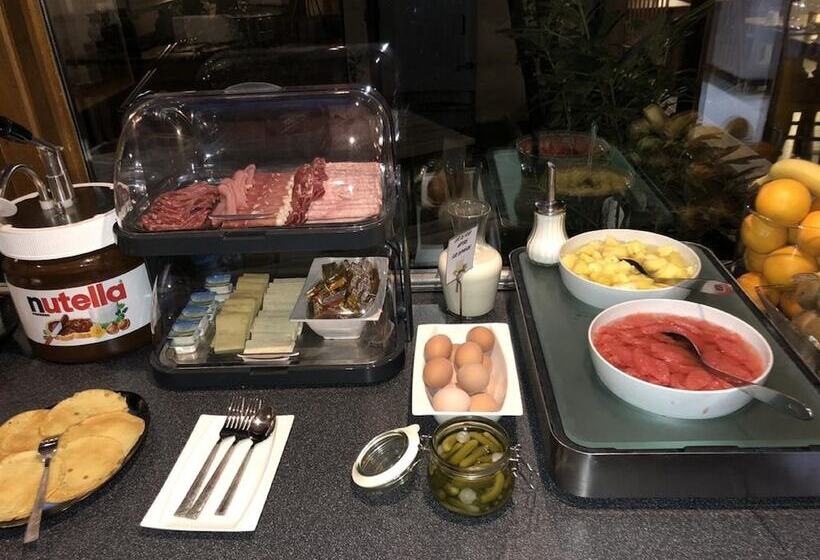 Отель Enzo Hôtels   St Eloy Metz Amneville By Kyriad Direct