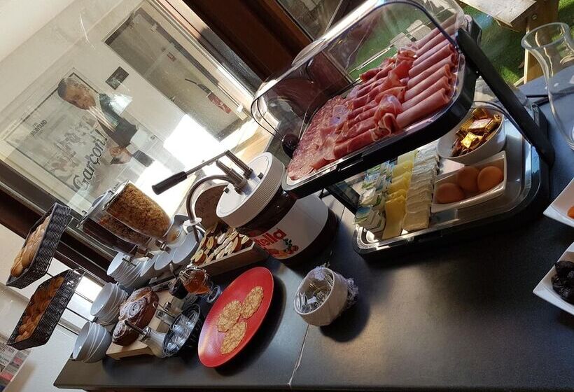 Отель Enzo Hôtels   St Eloy Metz Amneville By Kyriad Direct