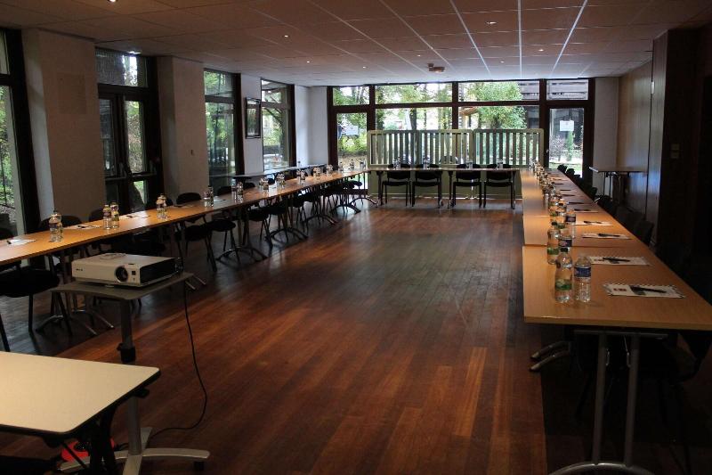 Отель Enzo Hôtels   St Eloy Metz Amneville By Kyriad Direct