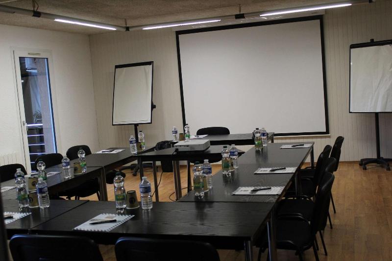 Отель Enzo Hôtels   St Eloy Metz Amneville By Kyriad Direct