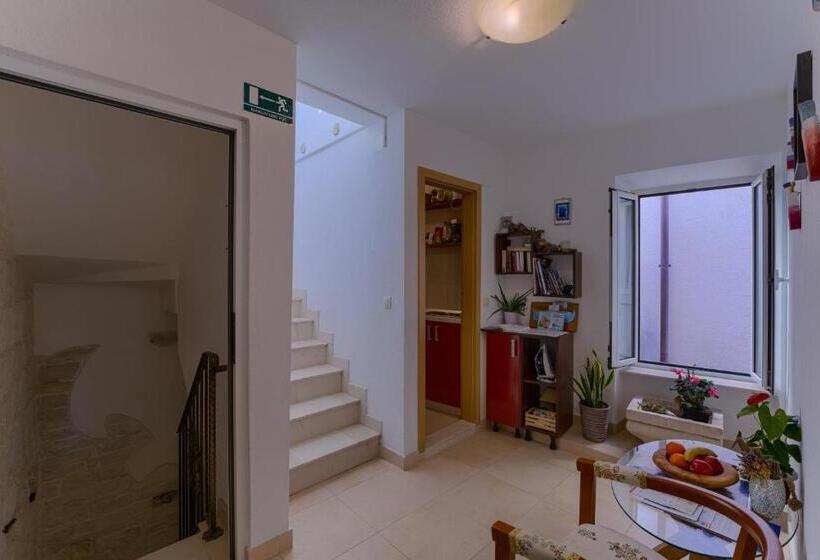 호텔 Guest House Dijana