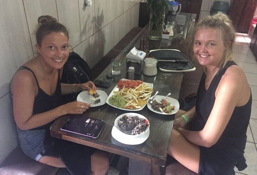 בית מלון כפרי & Hostel Sloth Backpackers