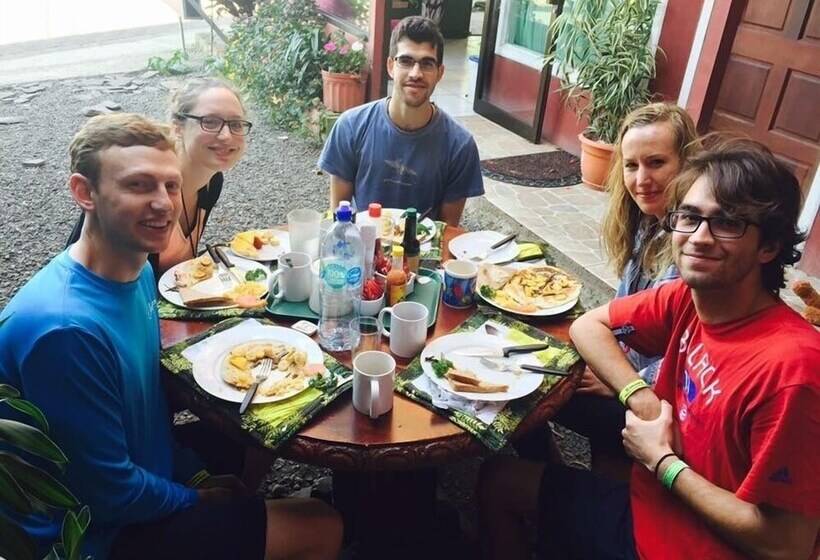 בית מלון כפרי & Hostel Sloth Backpackers