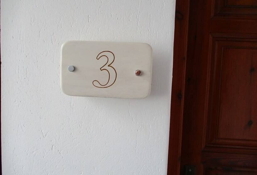 Отель Kapetanos Rooms