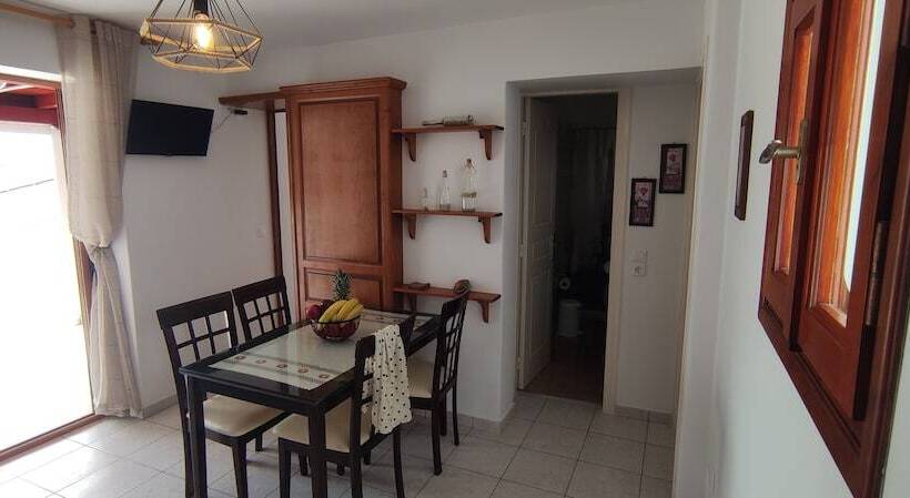 Отель Kapetanos Rooms