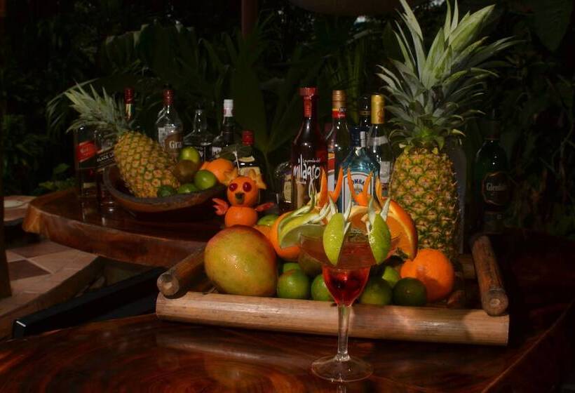 فندق Lost Iguana Resort And Spa