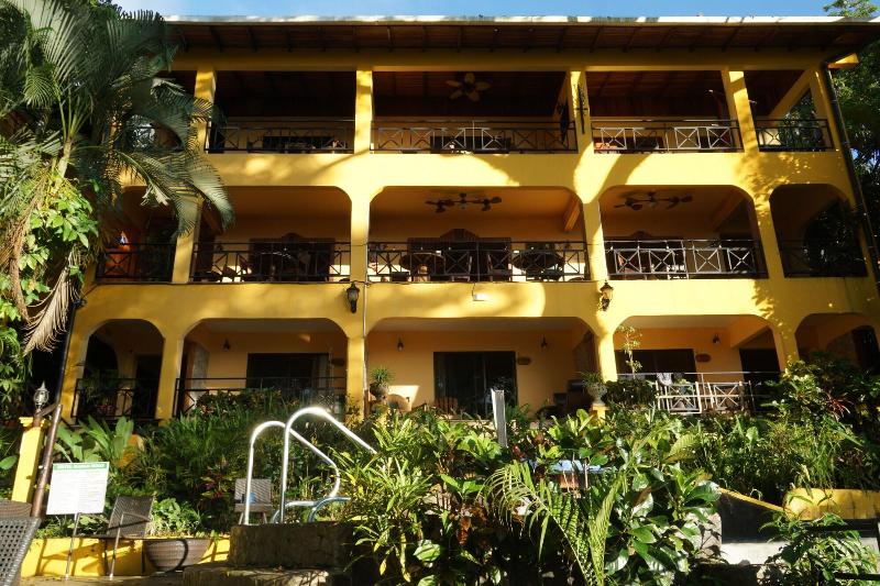 هتل Mango Moon Villa