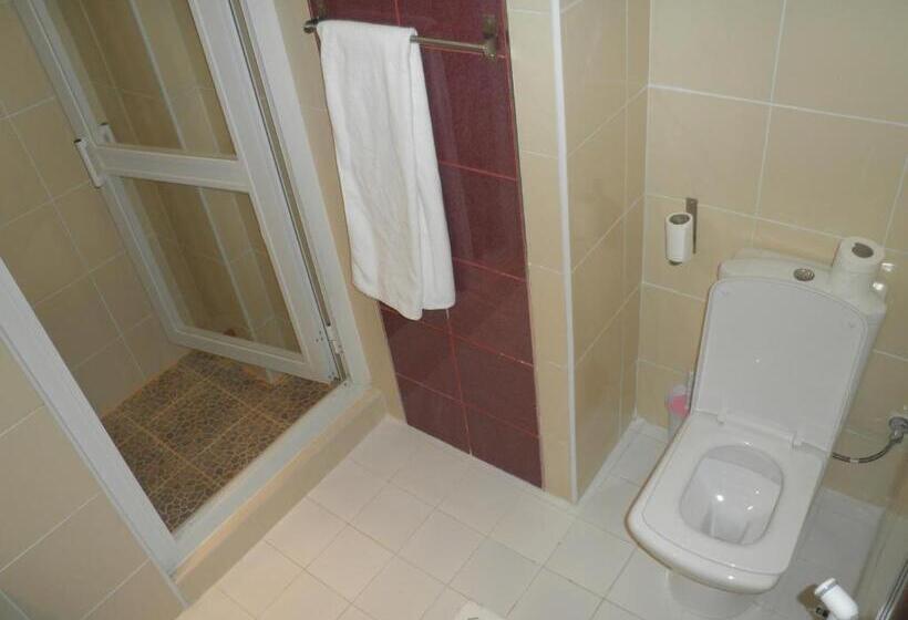 Marina Royal Hotel Suites