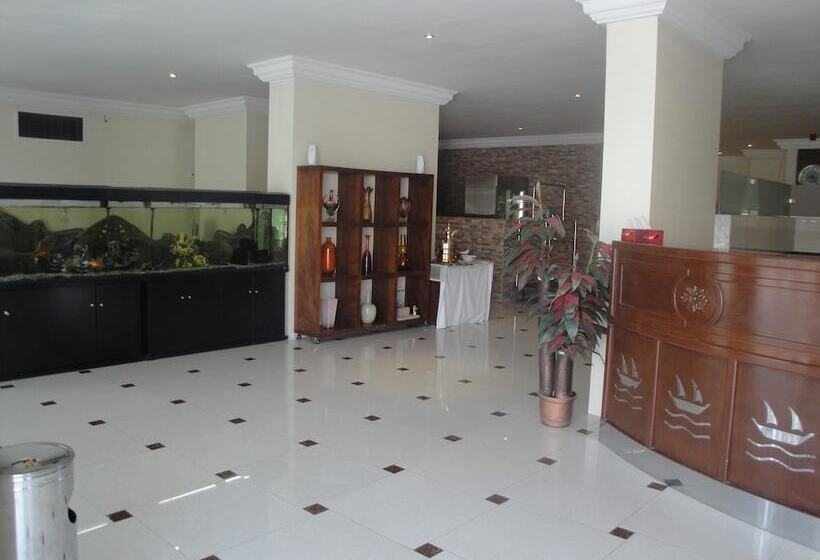 Marina Royal Hotel Suites