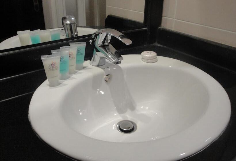 Marina Royal Hotel Suites