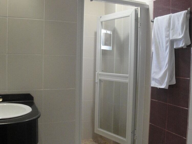 Marina Royal Hotel Suites