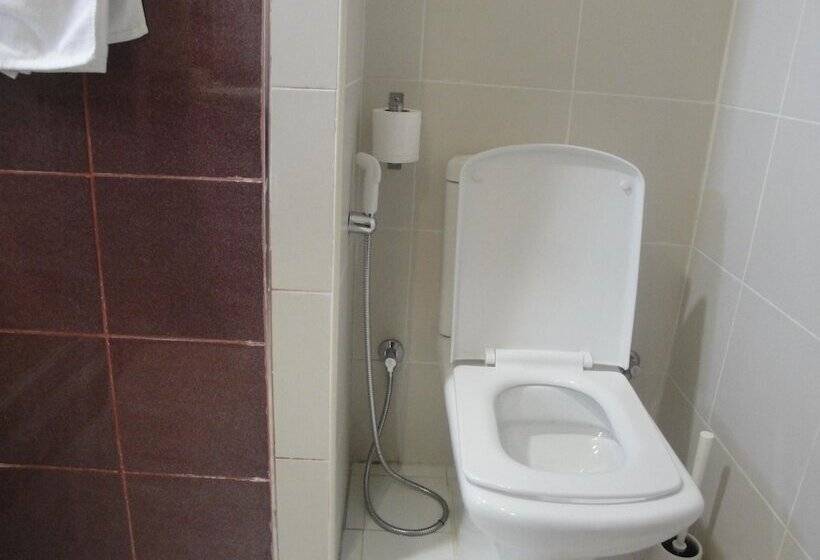 Marina Royal Hotel Suites