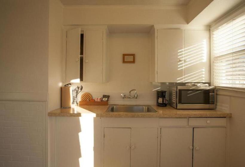 هتل Mcbee Cottages