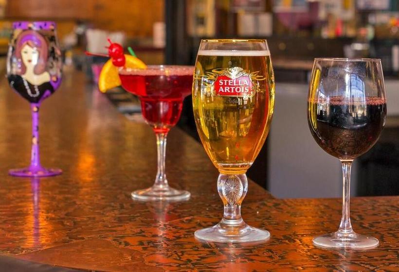 ホテル Oneida Village Inn