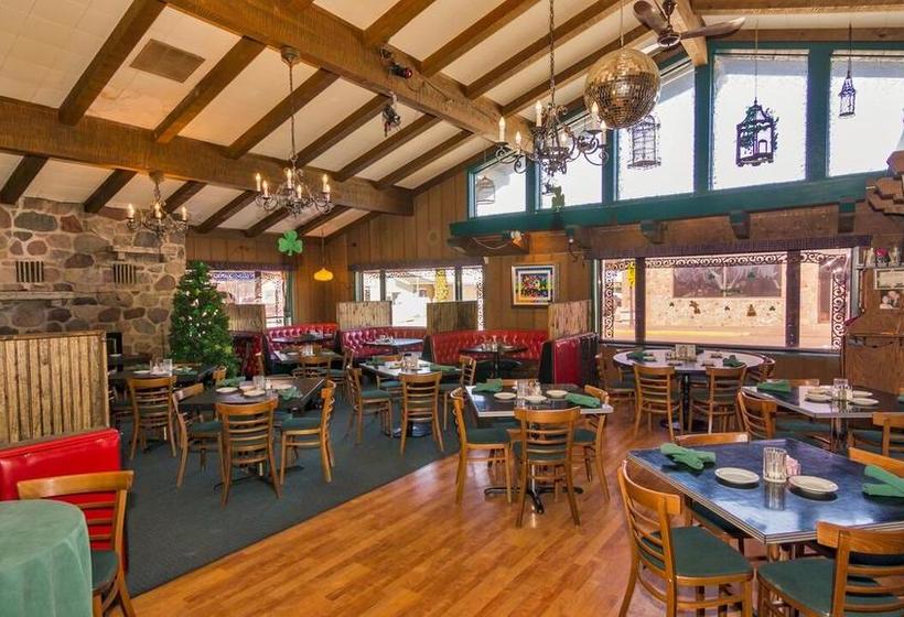 ホテル Oneida Village Inn