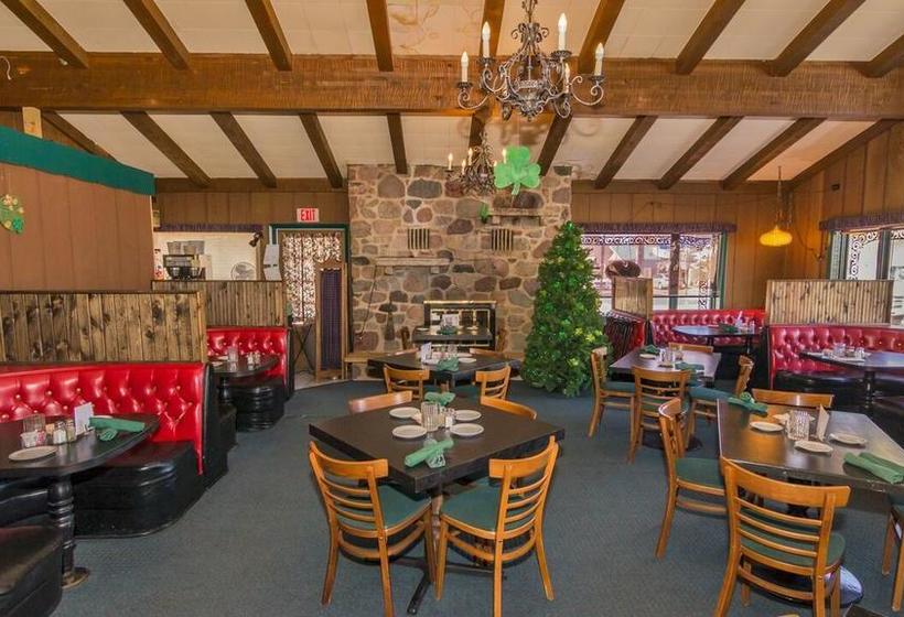 ホテル Oneida Village Inn