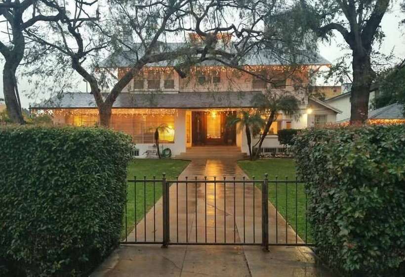 Отель Orange Drive Hostel