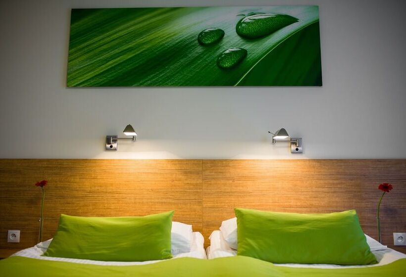 酒店 Nat Sarbinowo