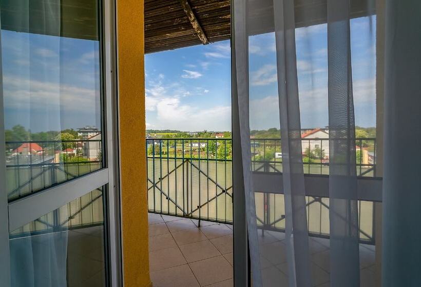 酒店 Nat Sarbinowo