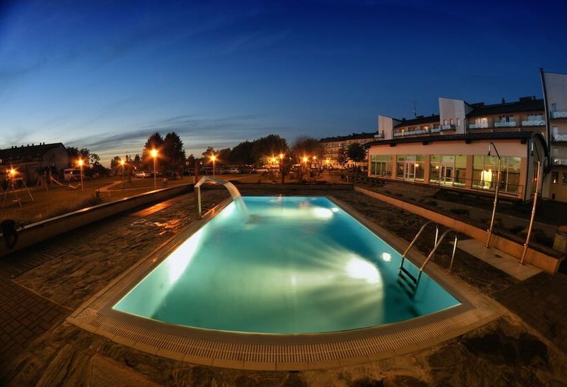 酒店 Nat Sarbinowo