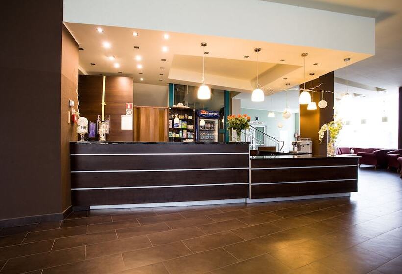 酒店 Nat Sarbinowo