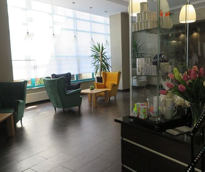 酒店 Nat Sarbinowo