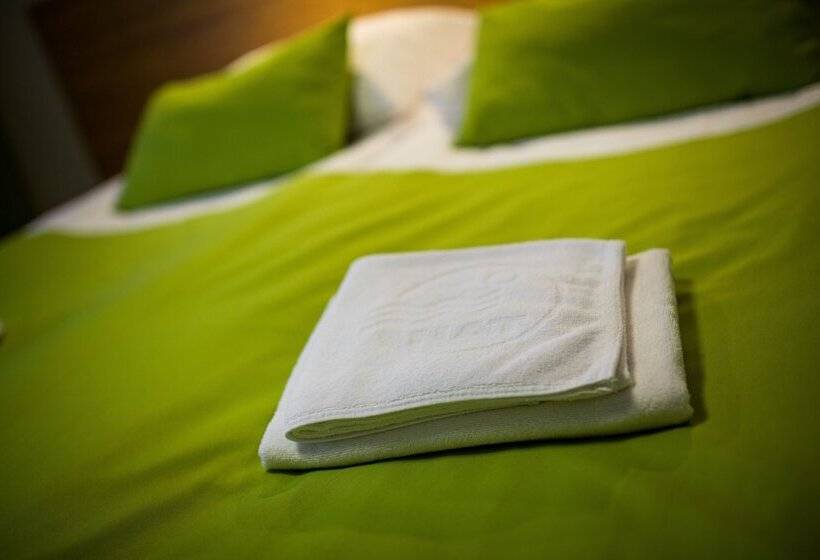 酒店 Nat Sarbinowo