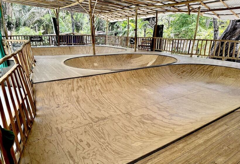 هتل Pacifica Surf Studios