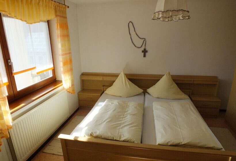 ホテル Pension & Reitschule Fuchsenhof