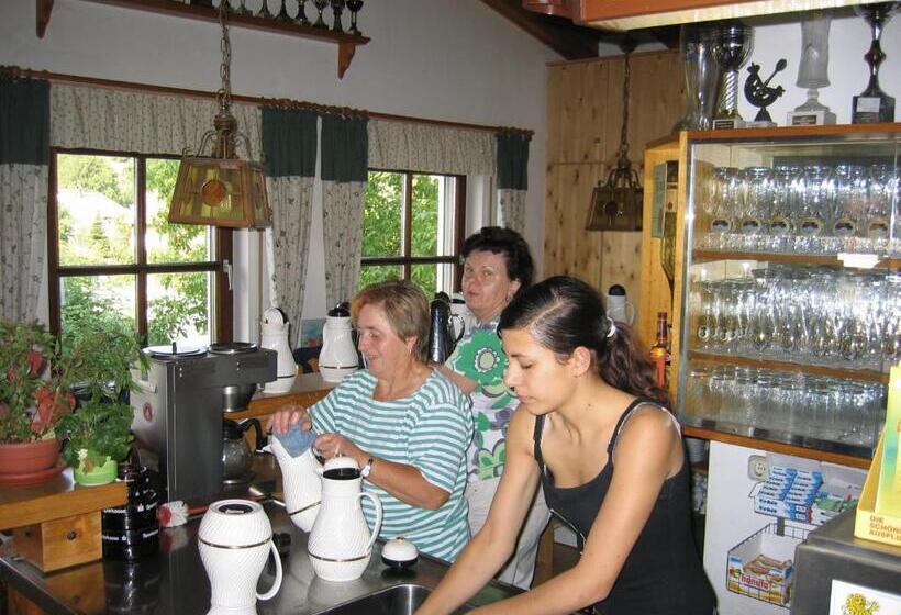 ホテル Pension & Reitschule Fuchsenhof