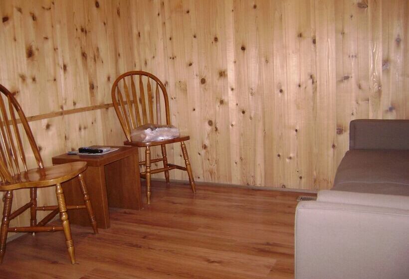 בית מלון כפרי Ponderosa Rv Resort