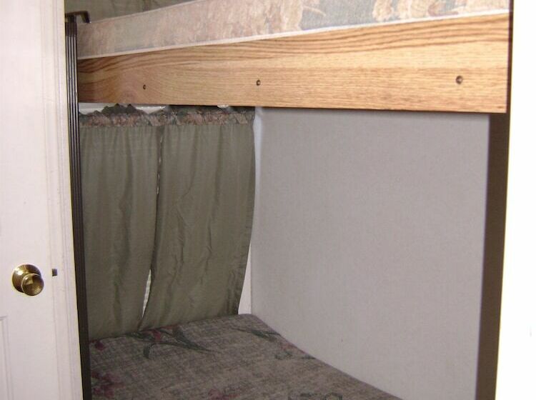 בית מלון כפרי Ponderosa Rv Resort