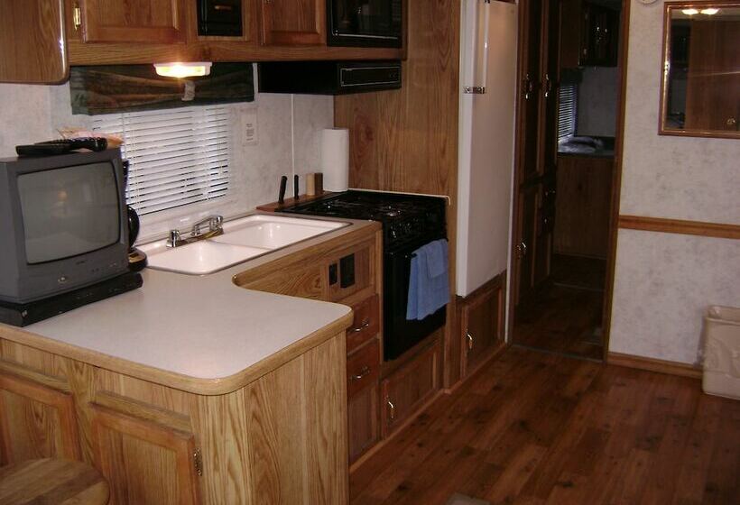 בית מלון כפרי Ponderosa Rv Resort