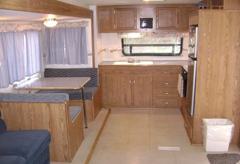 בית מלון כפרי Ponderosa Rv Resort