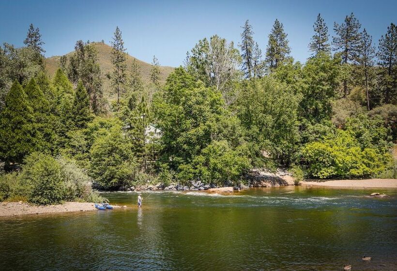 בית מלון כפרי Ponderosa Rv Resort