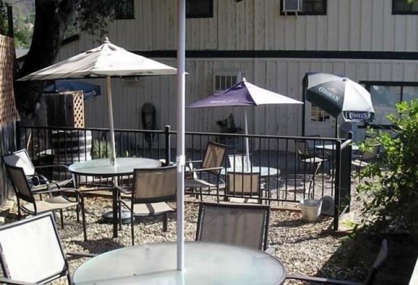 בית מלון כפרי Ponderosa Rv Resort