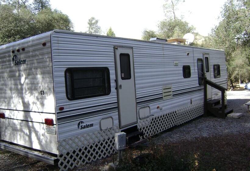 בית מלון כפרי Ponderosa Rv Resort