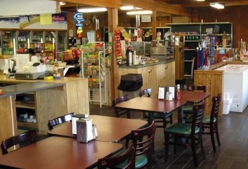 בית מלון כפרי Ponderosa Rv Resort