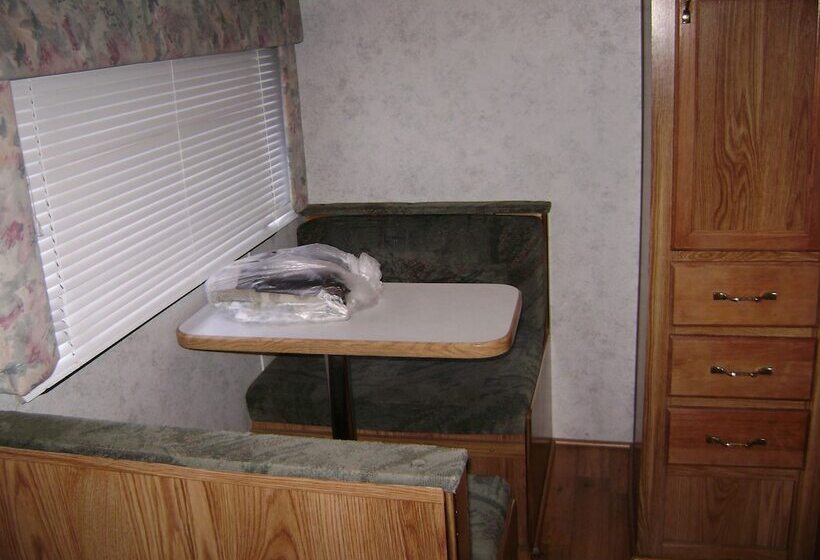 בית מלון כפרי Ponderosa Rv Resort