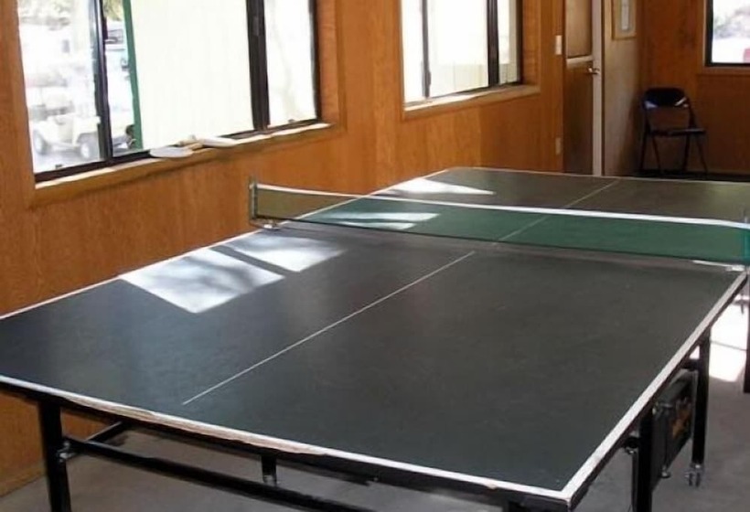 בית מלון כפרי Ponderosa Rv Resort