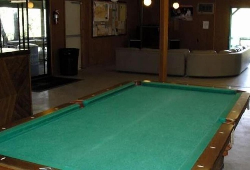 בית מלון כפרי Ponderosa Rv Resort