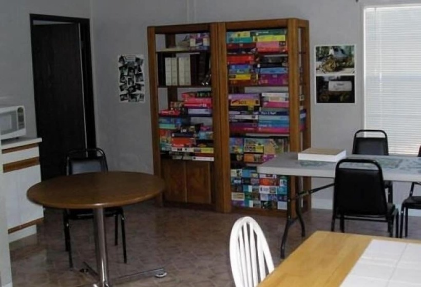 בית מלון כפרי Ponderosa Rv Resort