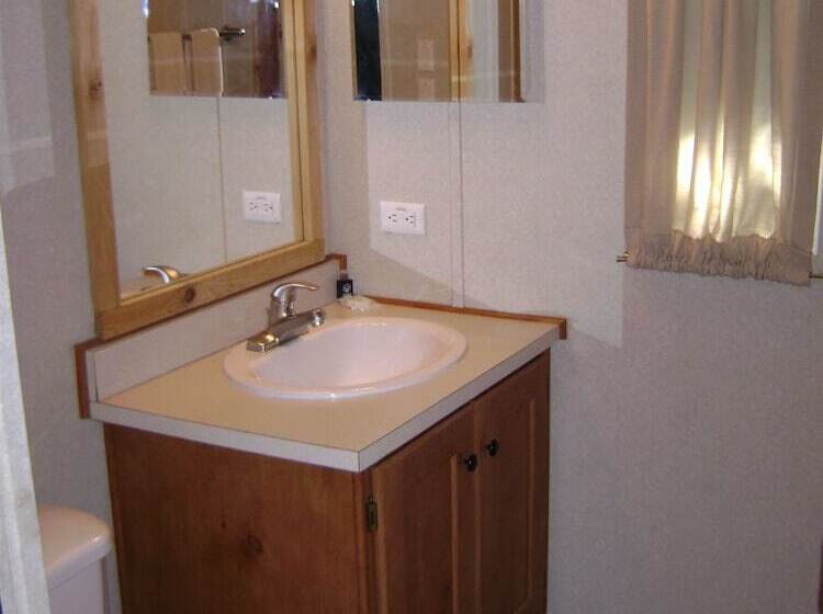 בית מלון כפרי Ponderosa Rv Resort