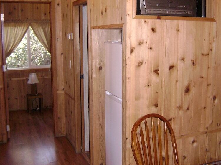 בית מלון כפרי Ponderosa Rv Resort