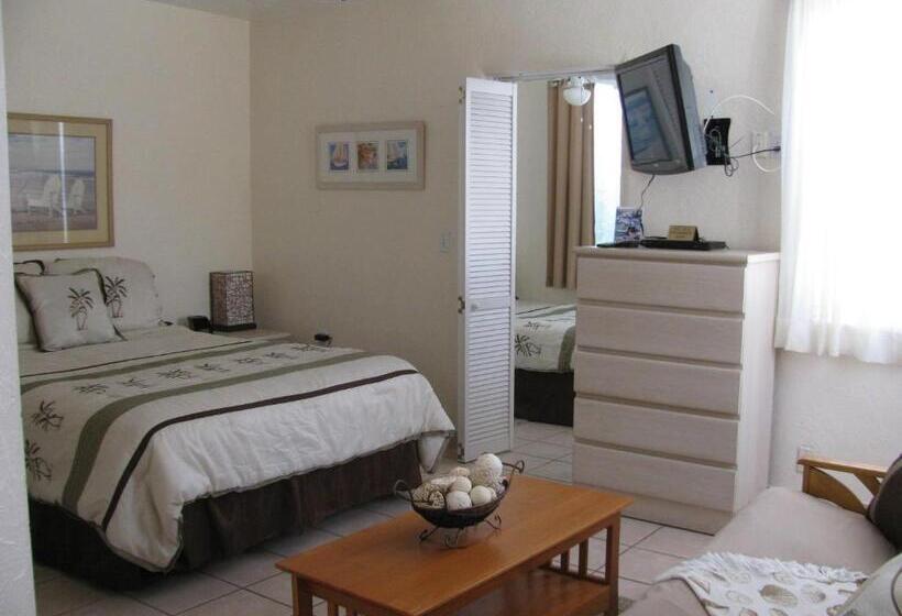 فندق Queens Gate Resort