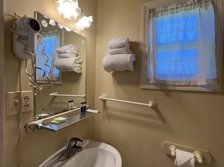 호텔 Relax Inn In Natural Bridge